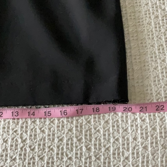 Classic LBD with an edge - Picture 10 of 10